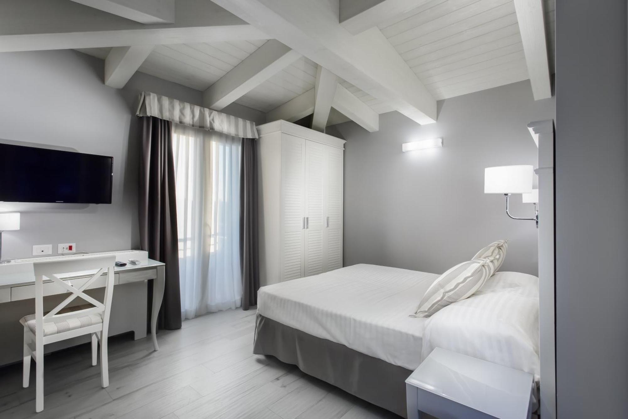 Hotel Nettuno 체제나티코 외부 사진