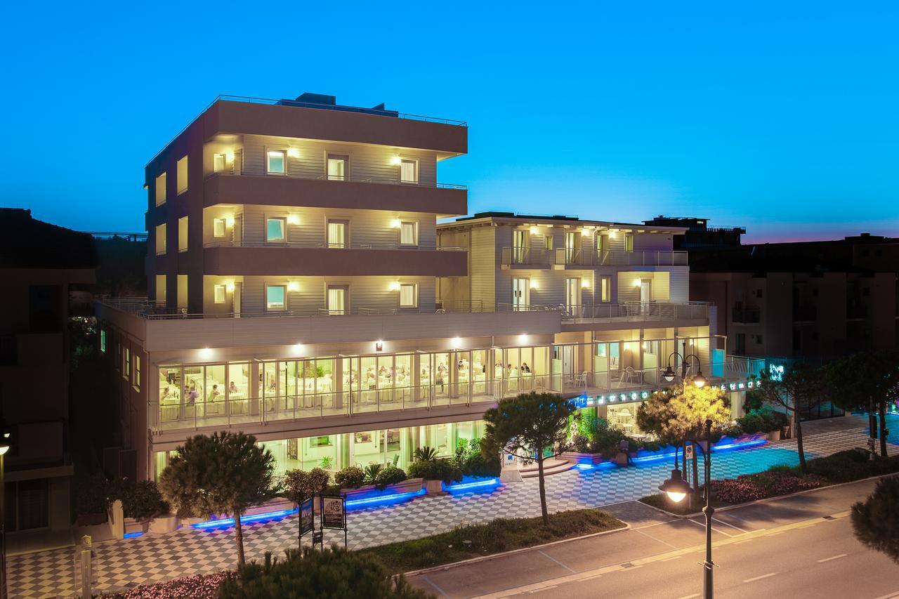Hotel Nettuno 체제나티코 외부 사진